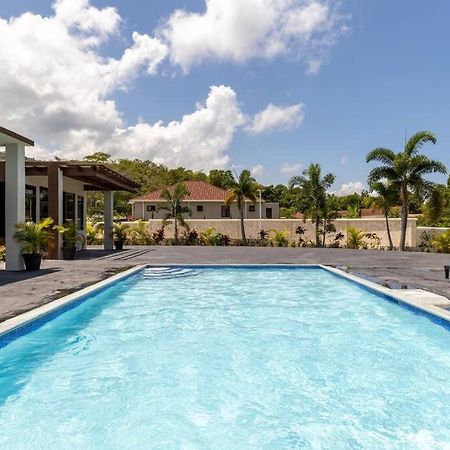 Sun Shine Luxury Villas 2 Bedroom Pool & Gym Ocho Rios St Ann מראה חיצוני תמונה