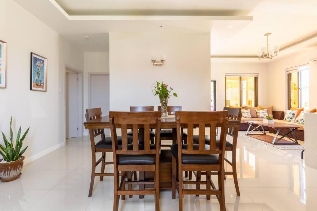 Sun Shine Luxury Villas 2 Bedroom Pool & Gym Ocho Rios St Ann מראה חיצוני תמונה
