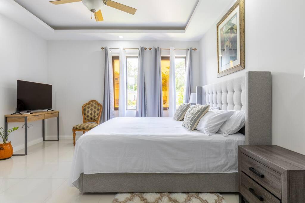 Sun Shine Luxury Villas 2 Bedroom Pool & Gym Ocho Rios St Ann מראה חיצוני תמונה