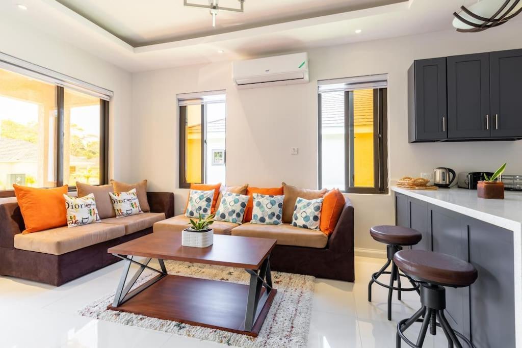 Sun Shine Luxury Villas 2 Bedroom Pool & Gym Ocho Rios St Ann מראה חיצוני תמונה