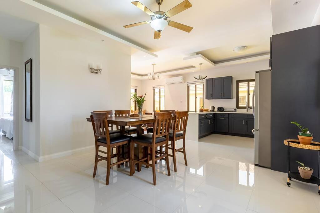Sun Shine Luxury Villas 2 Bedroom Pool & Gym Ocho Rios St Ann מראה חיצוני תמונה